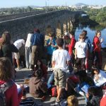 Junto al Puente Romano de Mérida