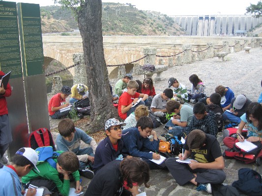 Al fondo, la Central Hidroeléctrica Al fondo, la Central Hidroeléctrica